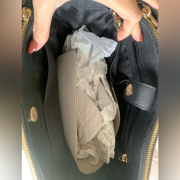 MICHAEL KORS Black Sutton Large Saffiano Leather Satchel with Crossbody Strap - Picture 4 of 9